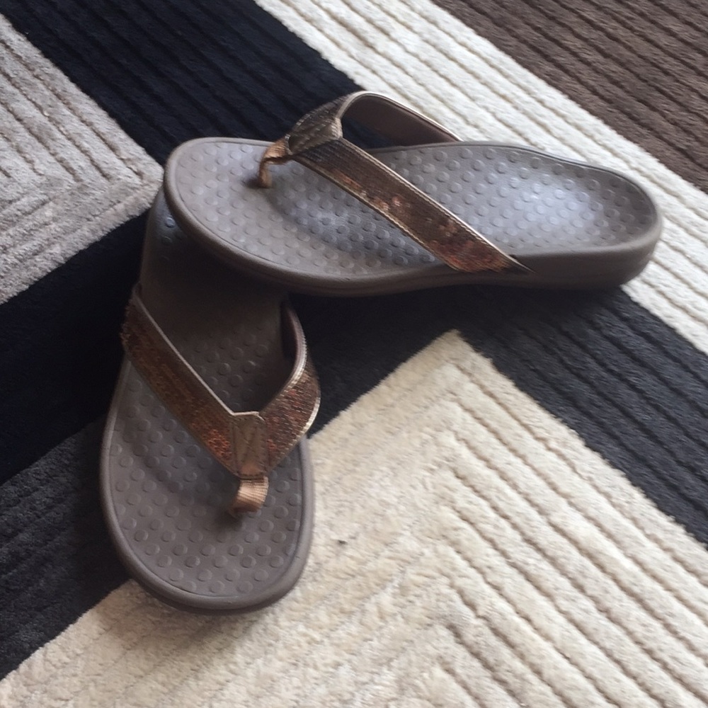 Vionic brown sandal with sequins